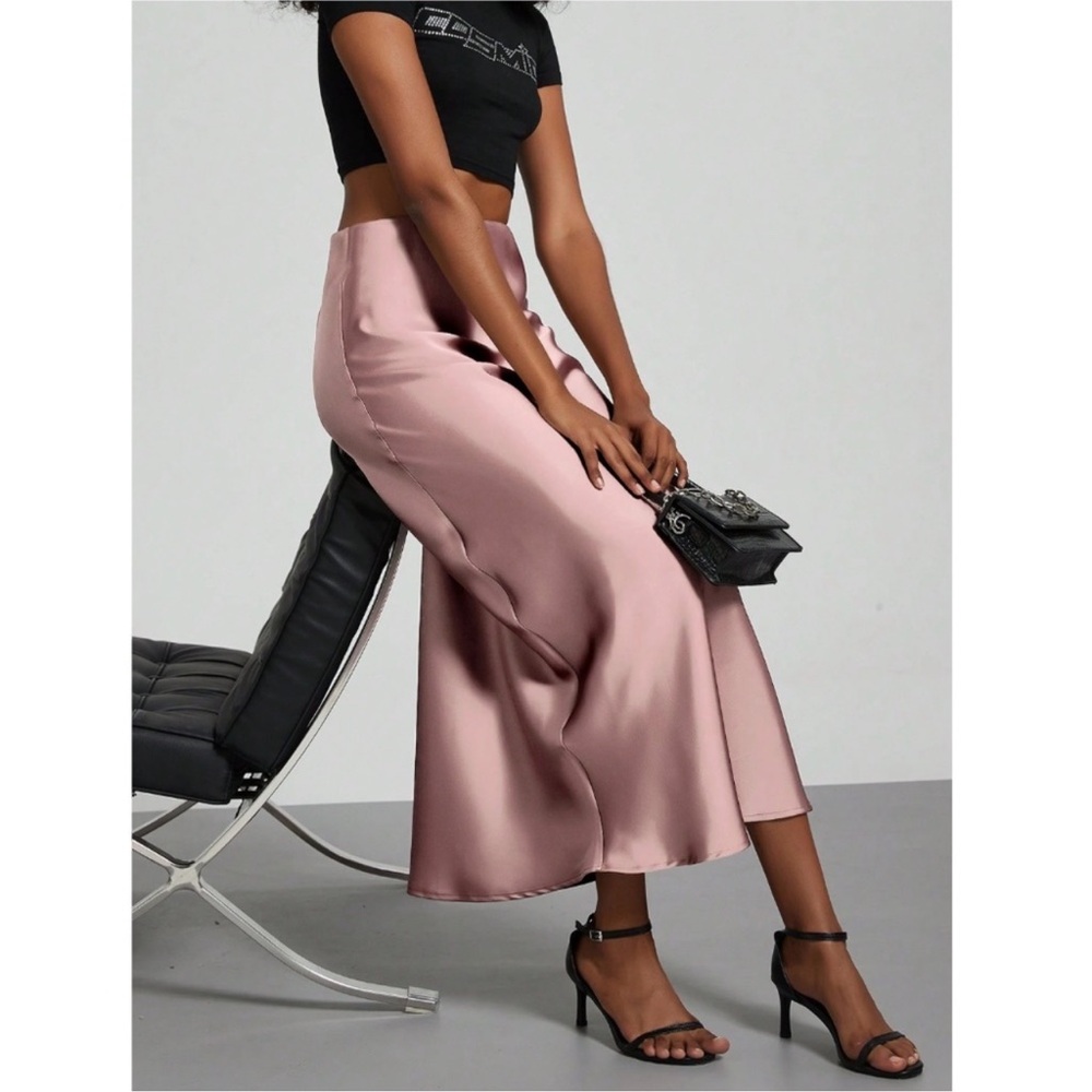 Elegant Pink Satin Chic Midi Skirt - Picture 2 of 7